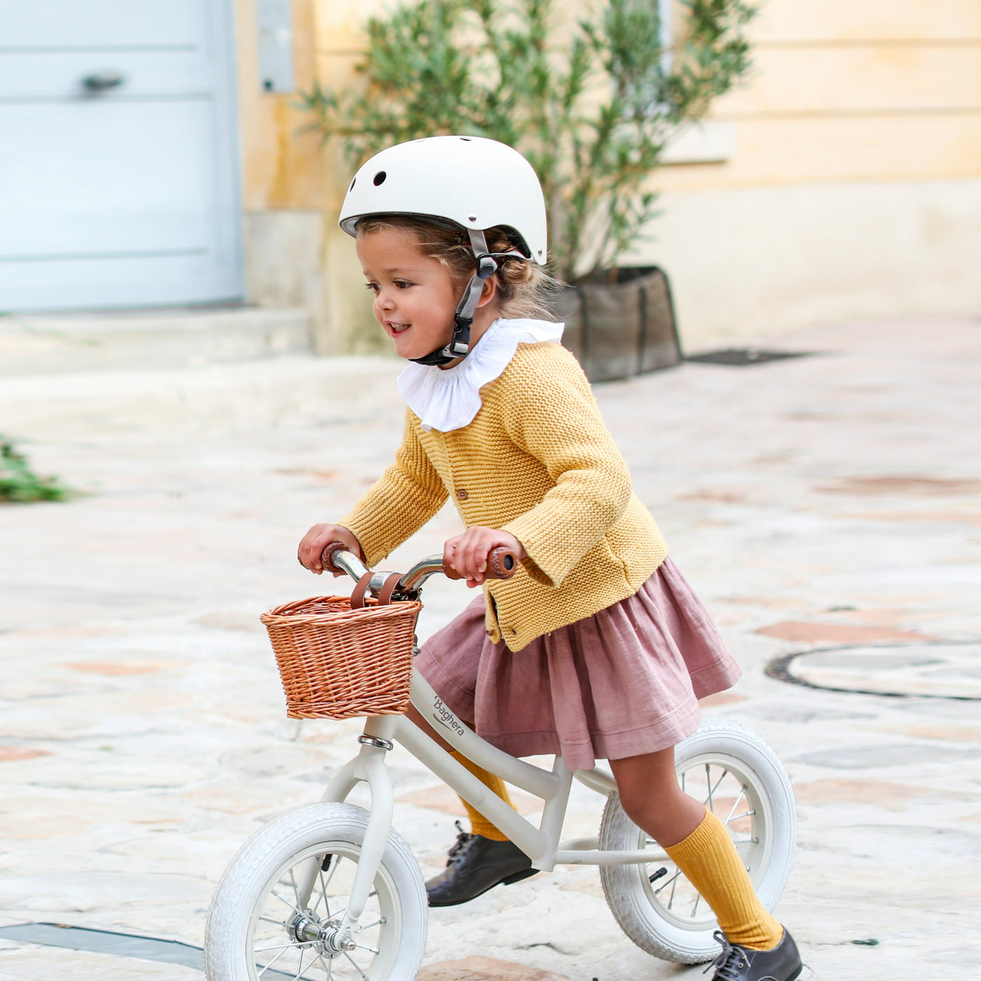 Bicycle BALANCE BIKE Ivory White + Helmet