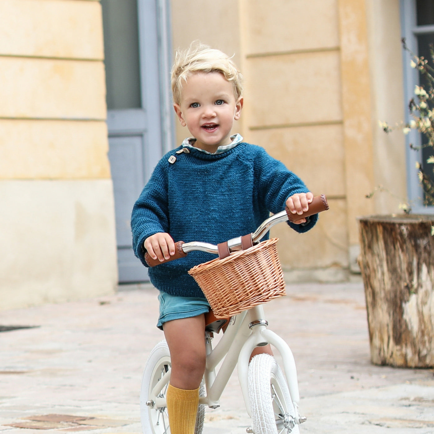 Bicycle BALANCE BIKE Ivory White + Helmet