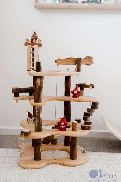 QToys Three level tree house play set