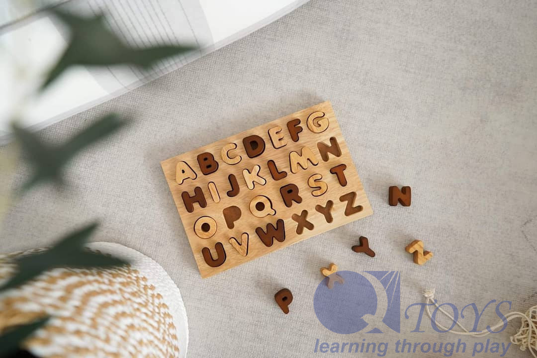 QToys Natural capital letter puzzle