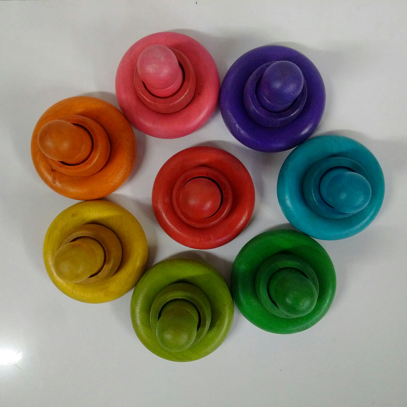 QToys RAINBOW PEOPLE CUPS AND RINGS